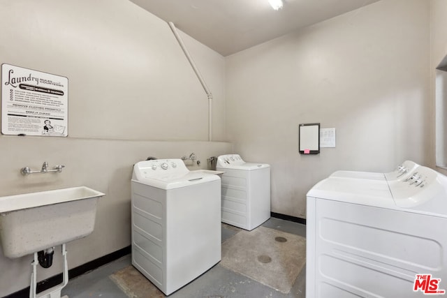 laundry area with sink and washing machine and clothes dryer