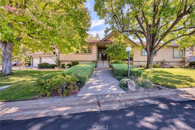 view of front of home featuring a front yard and a garage