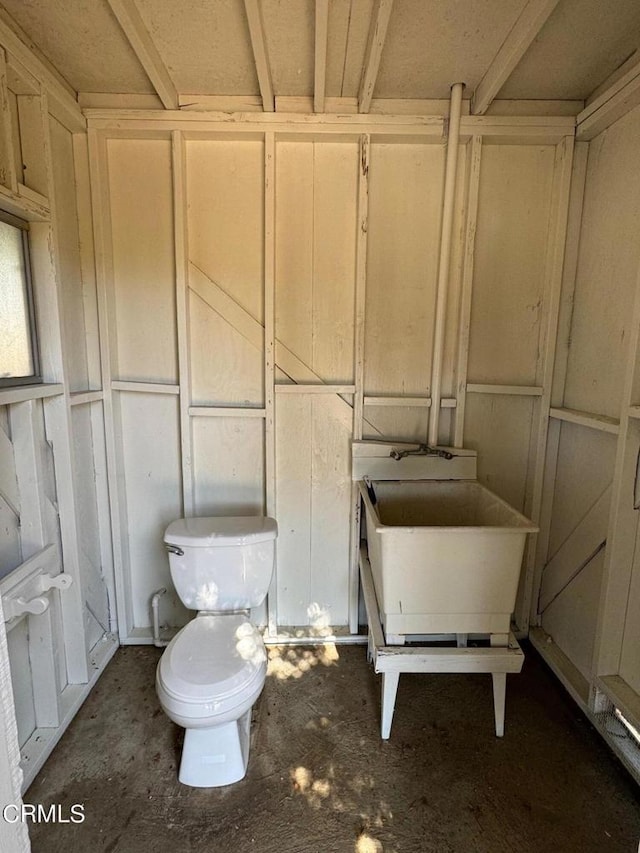 bathroom featuring toilet