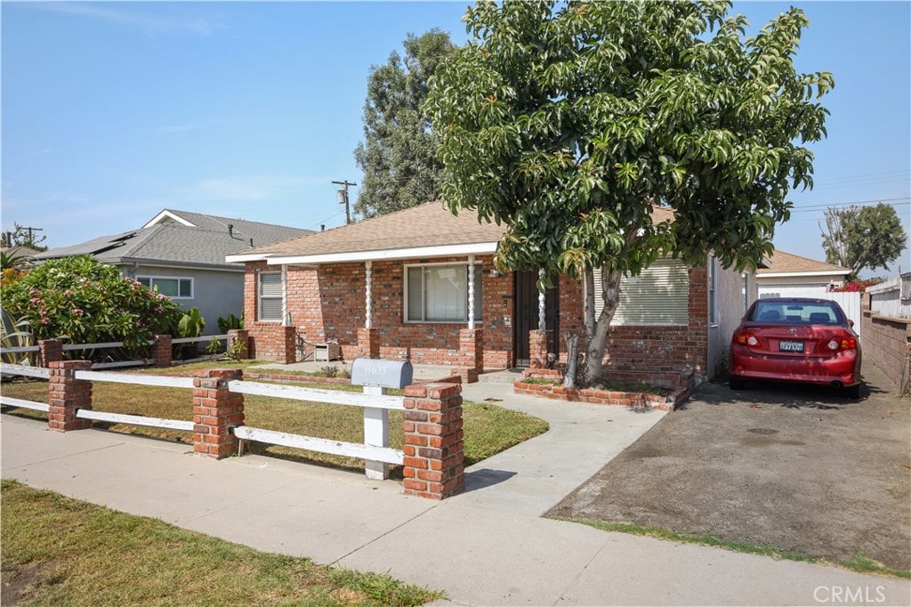 view of front of property