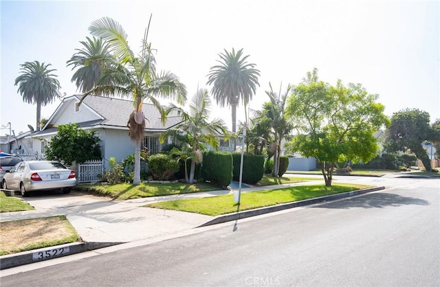 view of front of house with a front yard