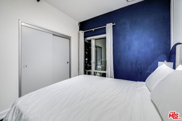 bedroom featuring a closet