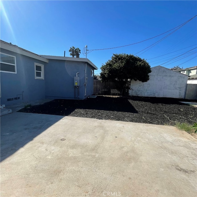 view of yard with a patio