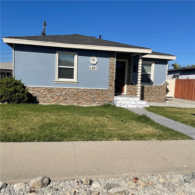 view of front of property with a front lawn