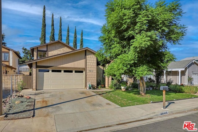 view of front facade featuring a garage