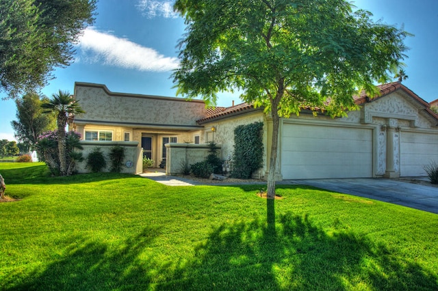 view of front facade featuring a garage and a front lawn