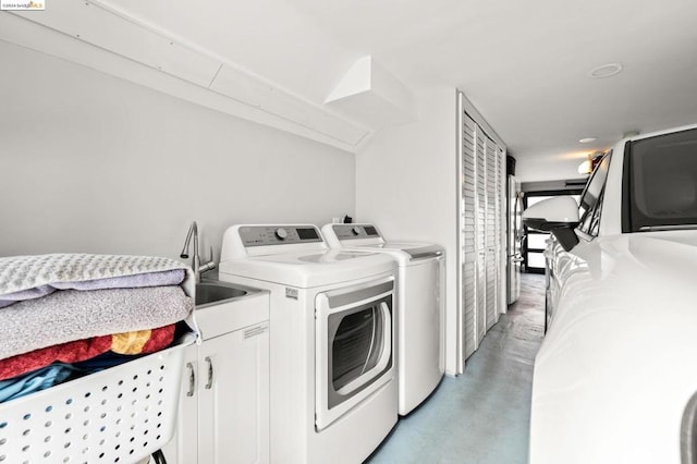 clothes washing area featuring independent washer and dryer