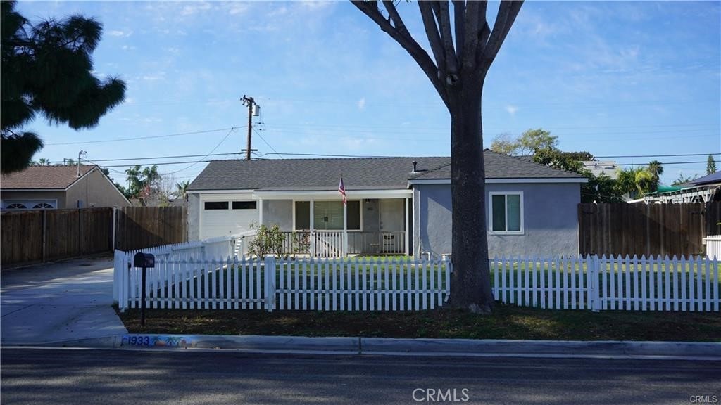 view of front of property featuring a porch and a garage