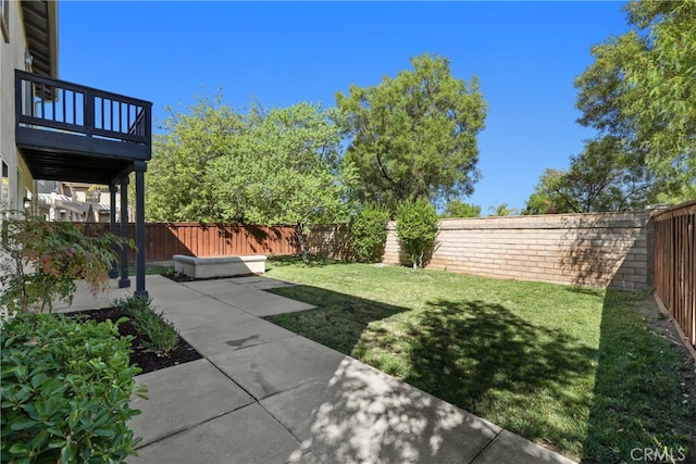 view of yard featuring a patio