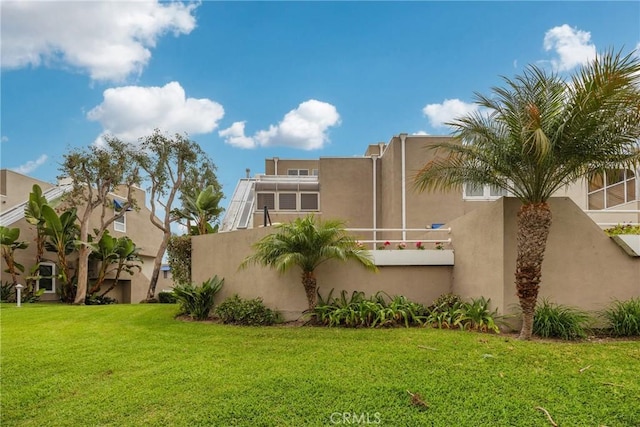 exterior space featuring a front yard