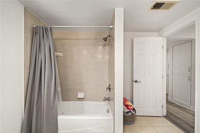 bathroom featuring hardwood / wood-style floors and shower / bath combo