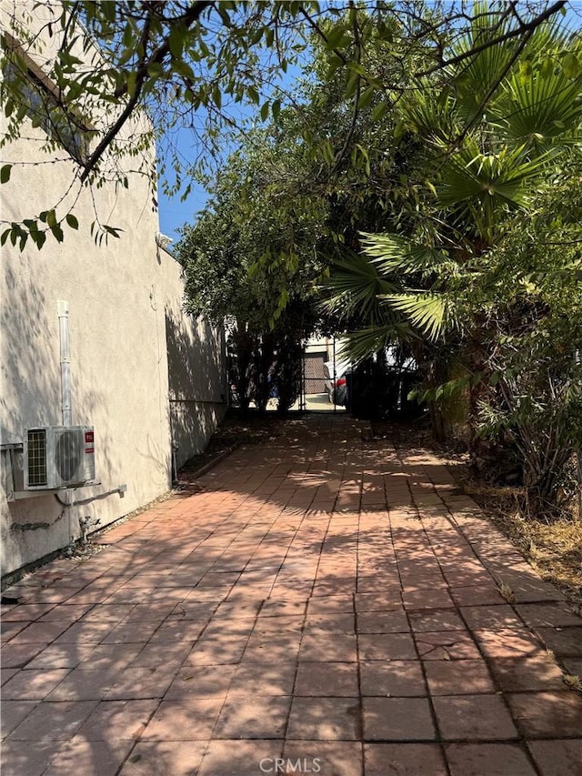 4812 E Seldner Ave, Los Angeles, CA 90032 - view of patio / terrace