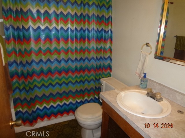 bathroom with vanity, toilet, and a shower with shower curtain