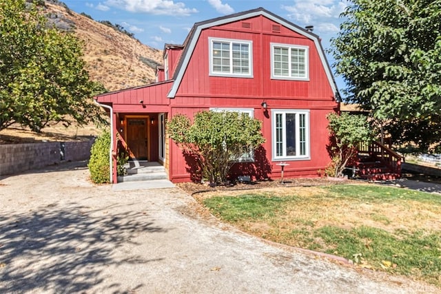 view of front of property with a front lawn and a mountain view