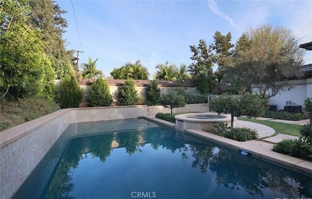 view of pool featuring an in ground hot tub