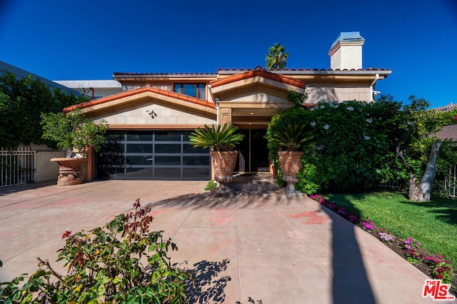 view of front of property featuring a garage