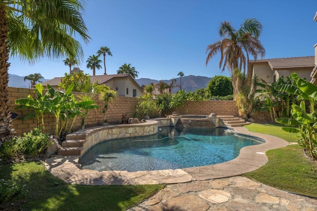 view of pool with an in ground hot tub and a mountain view