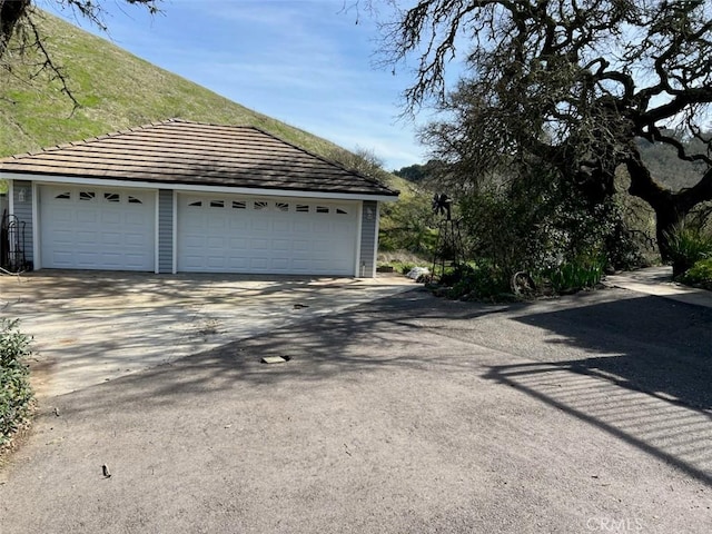 view of detached garage