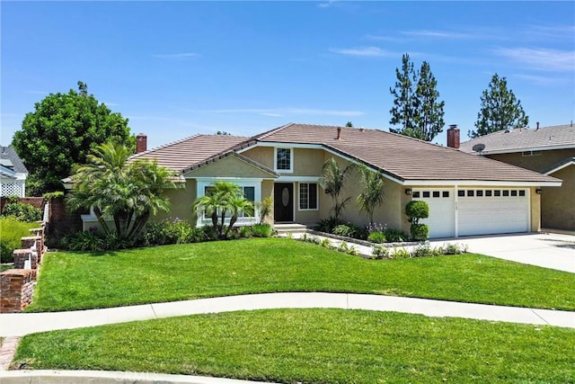 view of front of property featuring a front yard and a garage