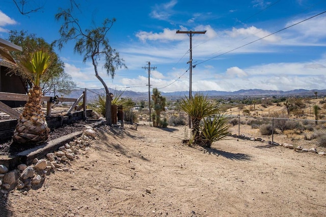 view of yard with a mountain view