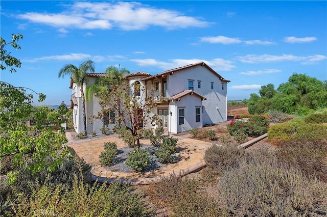 view of front of property featuring a patio