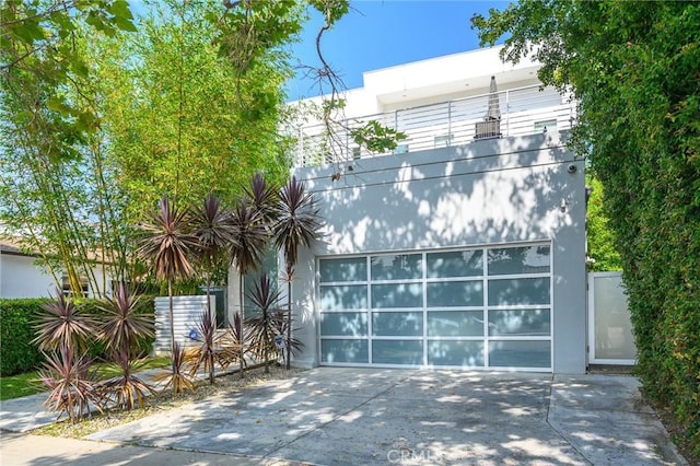 view of front facade with driveway and an attached garage