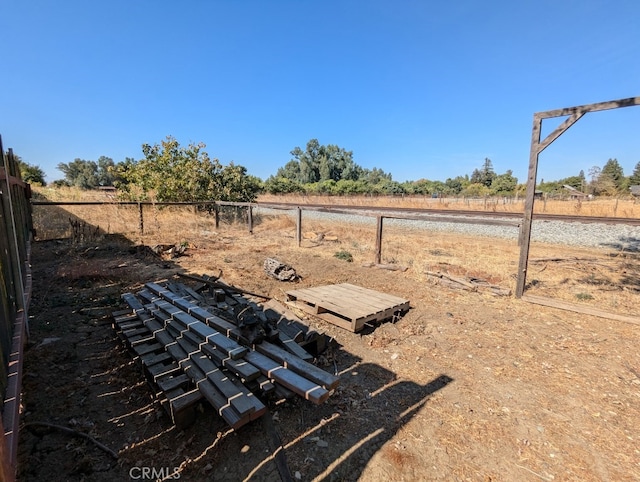 view of yard featuring a rural view