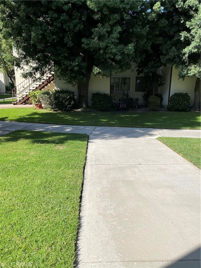 view of front of house with a front lawn