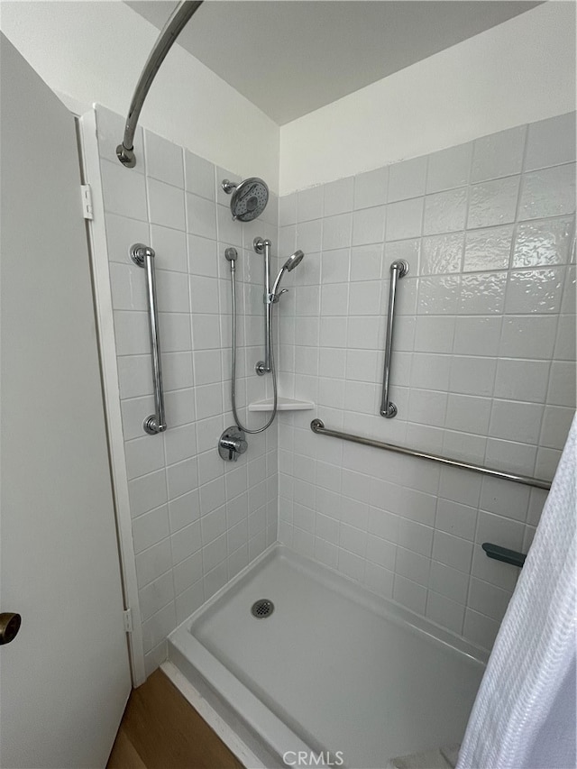 bathroom featuring a shower with curtain