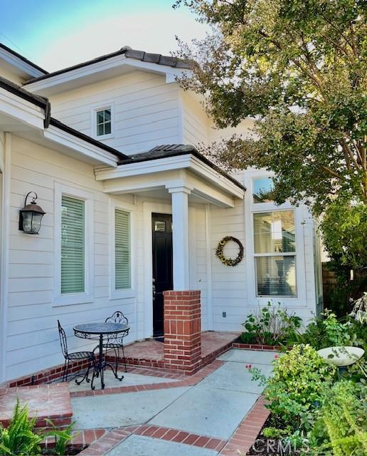 doorway to property featuring a patio