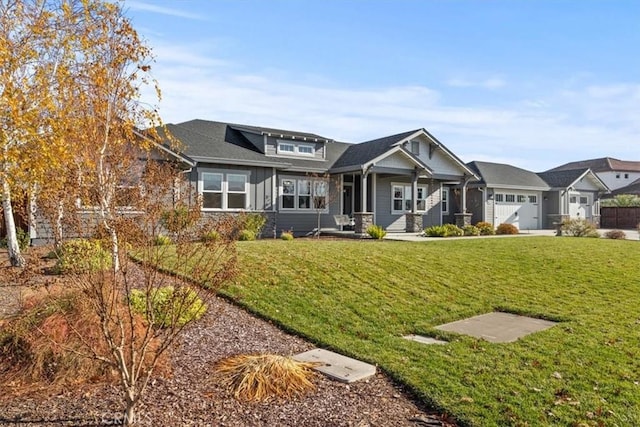 craftsman house featuring a garage and a front lawn