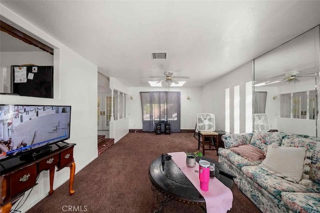 carpeted living room featuring ceiling fan