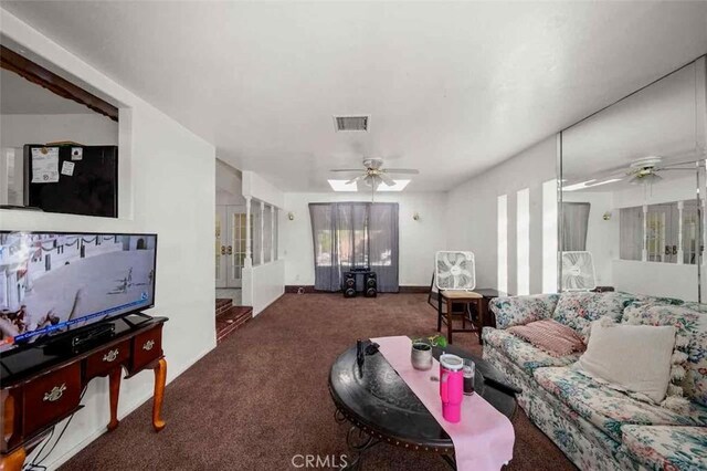 carpeted living room featuring ceiling fan