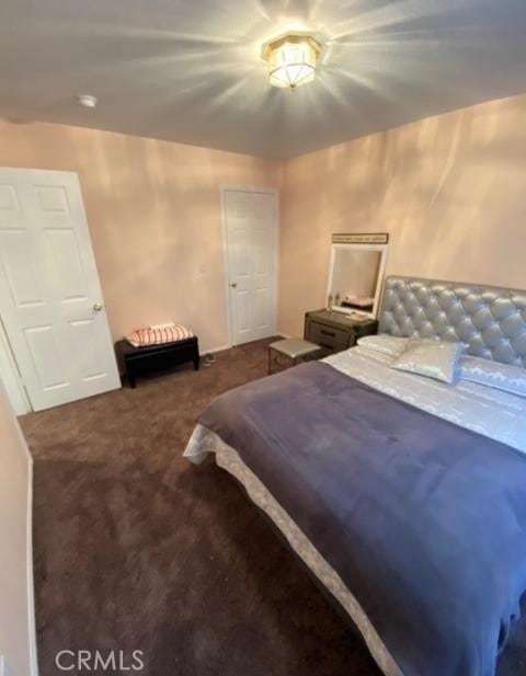 bedroom with carpet flooring