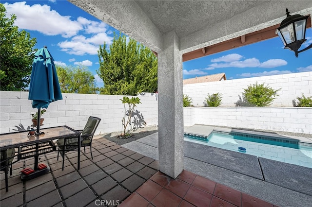 view of patio featuring a fenced in pool