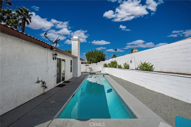 view of swimming pool