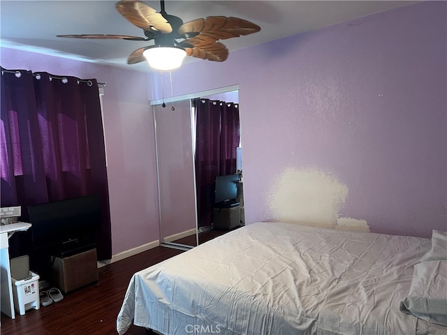 bedroom featuring dark wood-type flooring and ceiling fan