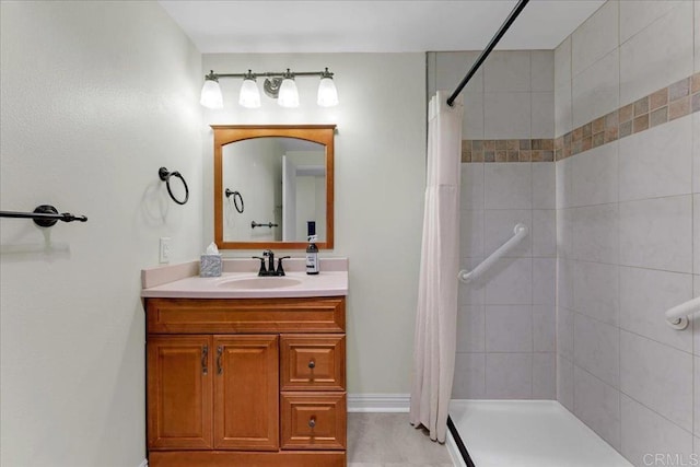 bathroom featuring a shower with shower curtain and vanity