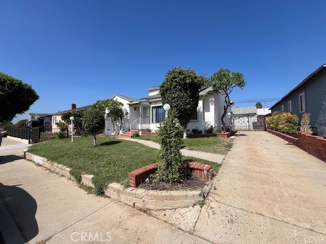 view of front of property with a front lawn