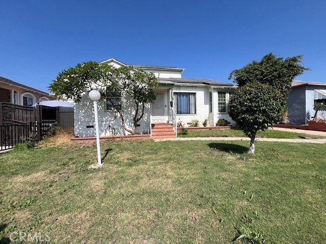 view of front of house with a front yard