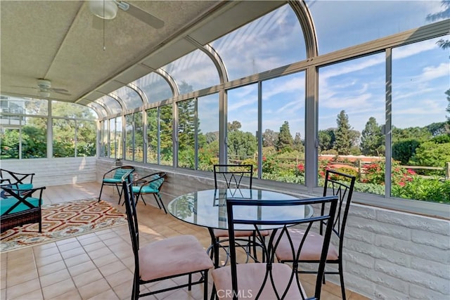 sunroom / solarium with ceiling fan