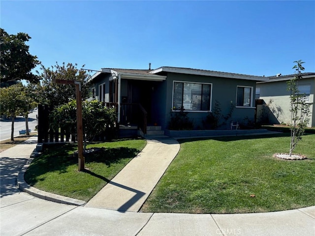 view of front facade with a front lawn