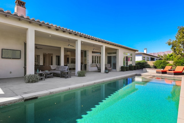 view of pool with ceiling fan, a patio area, a jacuzzi, and outdoor lounge area