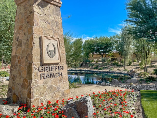 view of community / neighborhood sign