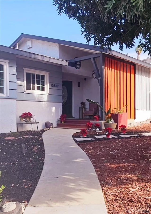 property entrance featuring stucco siding