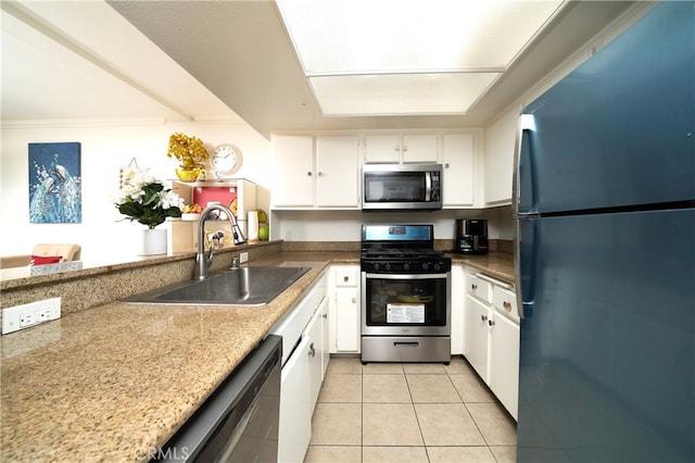 kitchen featuring sink, appliances with stainless steel finishes, crown molding, and white cabinetry