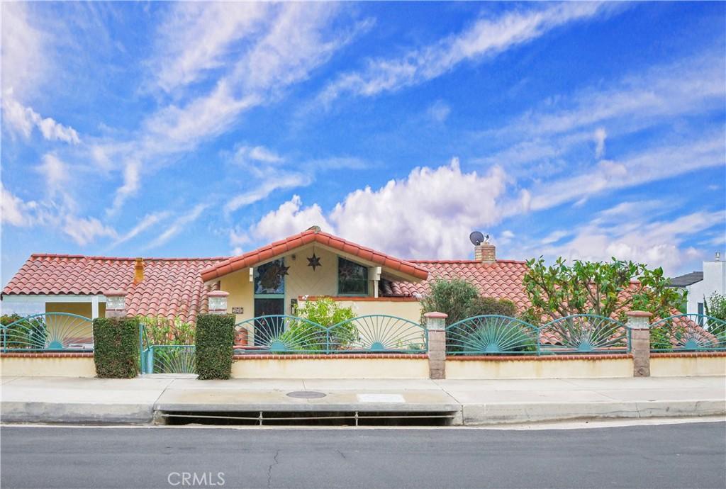 view of mediterranean / spanish-style house