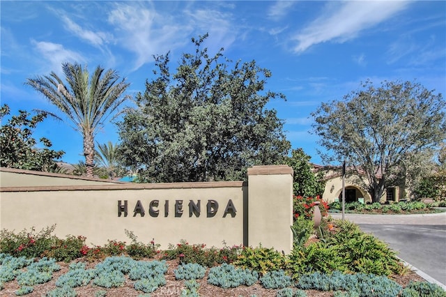 view of community / neighborhood sign