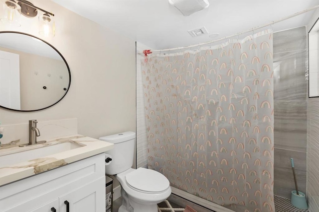 bathroom with toilet, a shower with curtain, and vanity