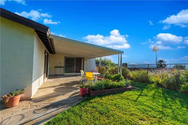 view of yard featuring a patio area